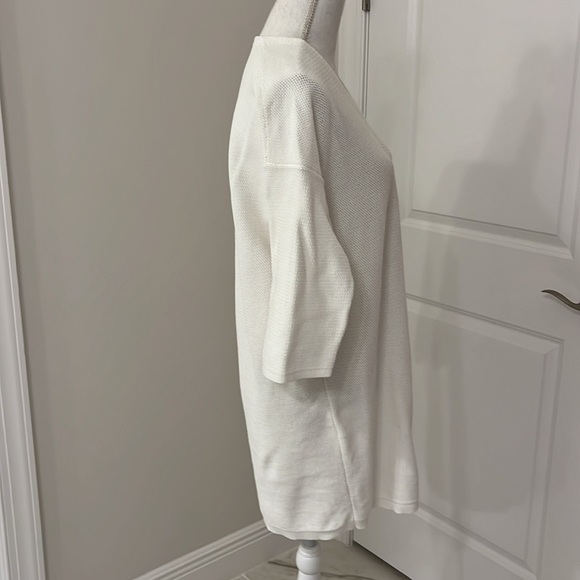 Uniqlo White V-neck dress 95% cotton 5% nylon. Heavy honeycomb fabric. Size M - Picture 3 of 5